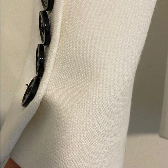BURBERRY WHITE TUXEDO BLAZER, SIZE  6 YELLOW STAINS AND WEAR ON THE NECK& BOTTOM - Picture 11 of 14